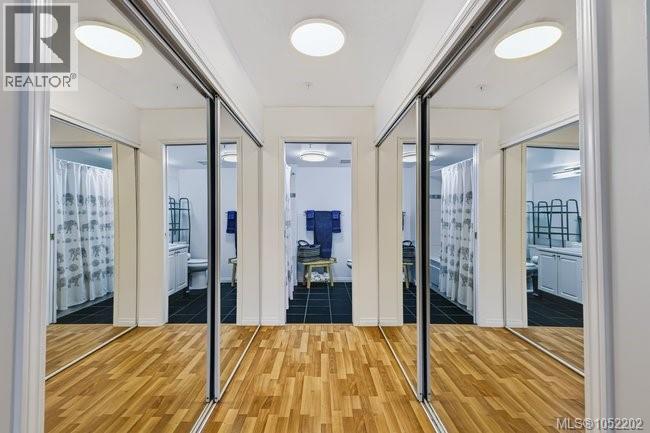 204 1083 Tillicum Rd