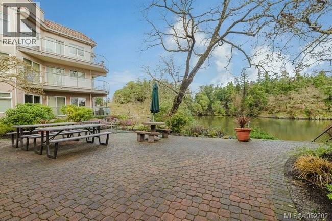 204 1083 Tillicum Rd