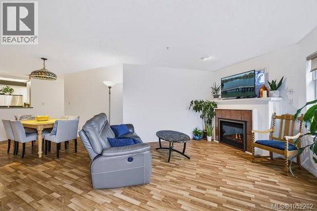 204 1083 Tillicum Rd
