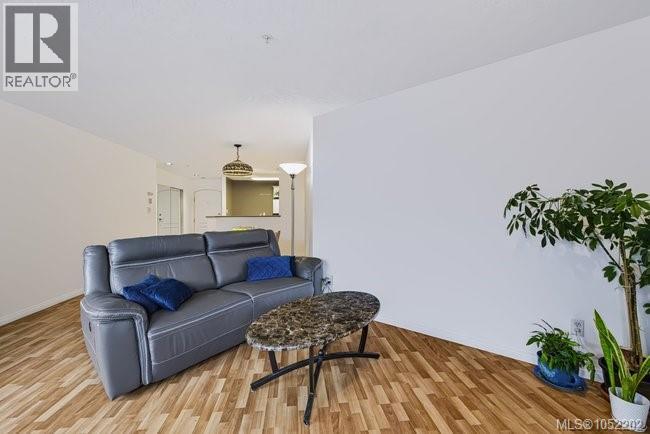 204 1083 Tillicum Rd