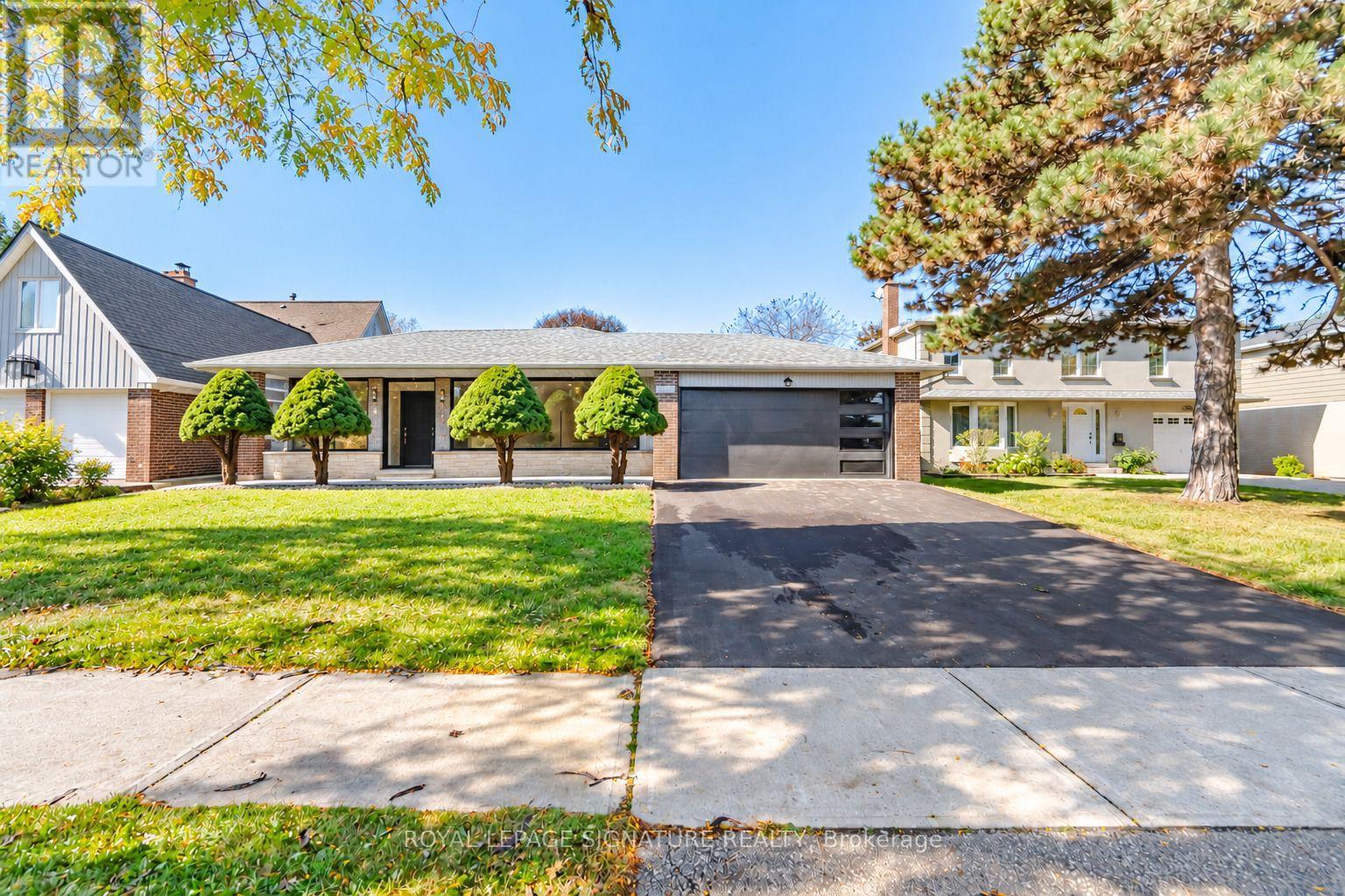 2651 Thorn Lodge Drive, Mississauga, Ontario  L5K 1L1 - Photo 2 - W14081578