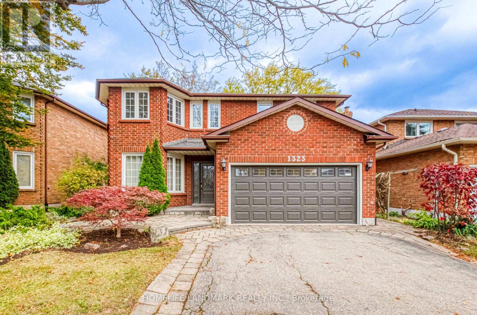 1323 Greenwood Crescent, Oakville, Ontario  L6J 6V7 - Photo 2 - W14081734