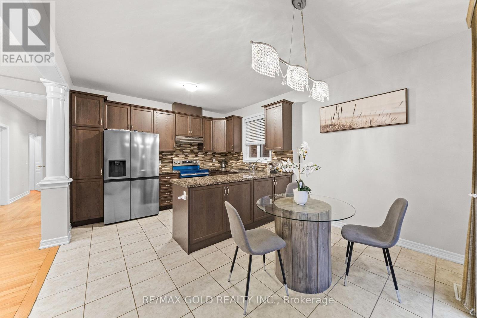 23 Wellpark Way, Brampton, Ontario  L6P 3Z6 - Photo 6 - W14081788