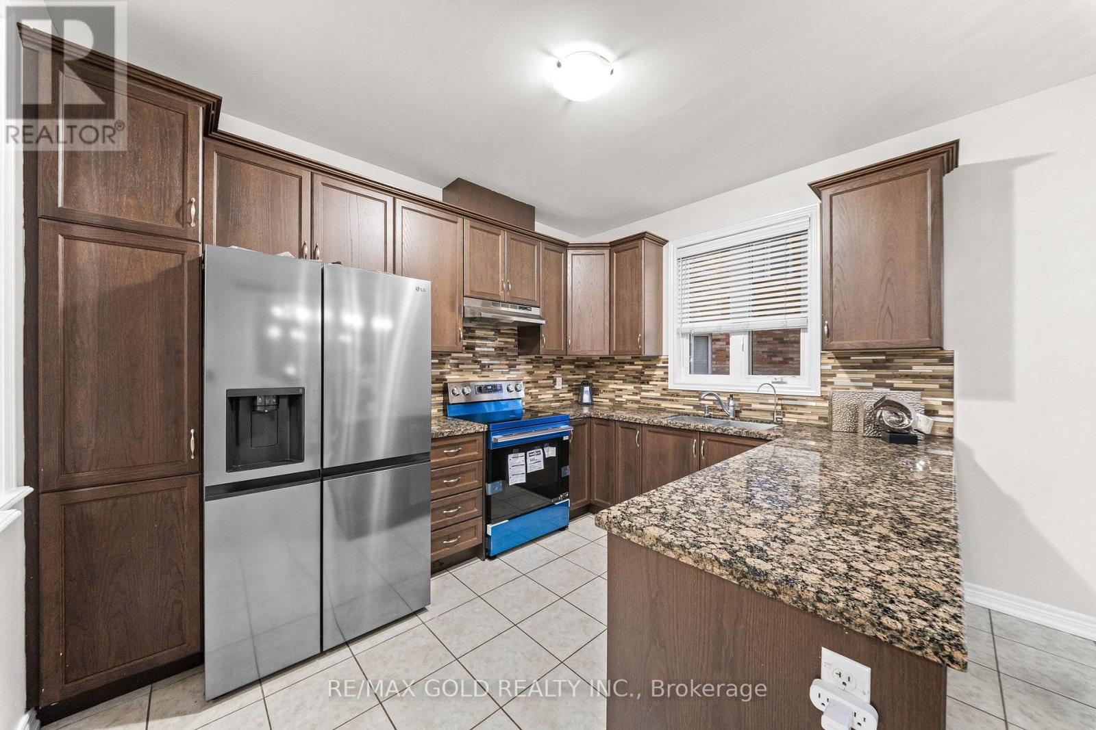 23 Wellpark Way, Brampton, Ontario  L6P 3Z6 - Photo 7 - W14081788