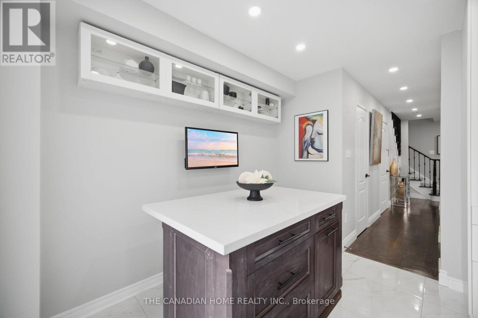 8 Vauxhall Crescent, Brampton, Ontario  L7A 3A3 - Photo 12 - W14081810