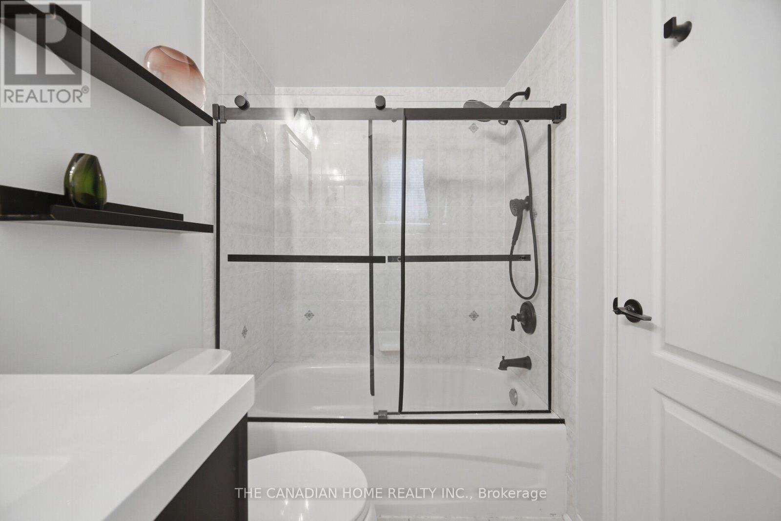 8 Vauxhall Crescent, Brampton, Ontario  L7A 3A3 - Photo 27 - W14081810