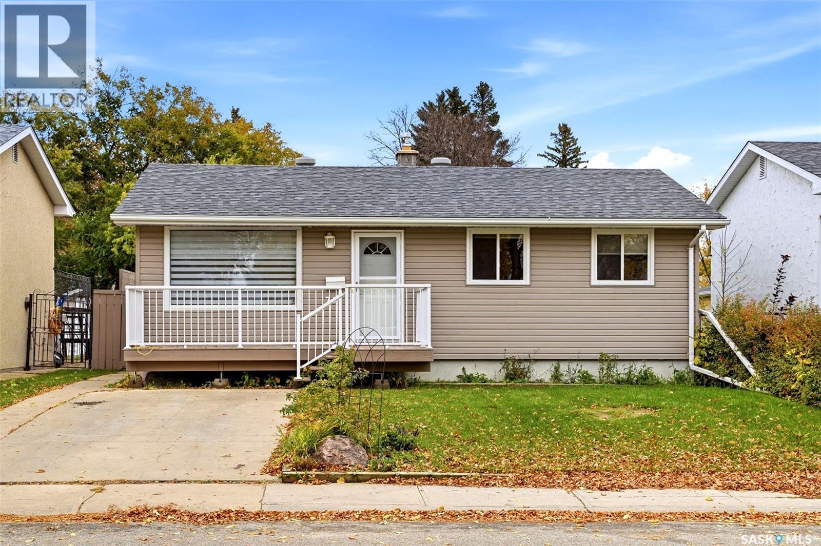 747 Sneddon Street, Regina, Saskatchewan  S4T 6H3 - Photo 2 - SK051132