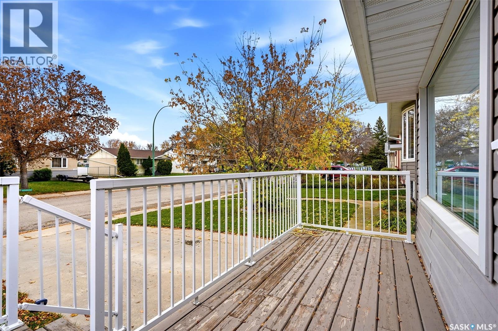 747 Sneddon Street, Regina, Saskatchewan  S4T 6H3 - Photo 3 - SK051132