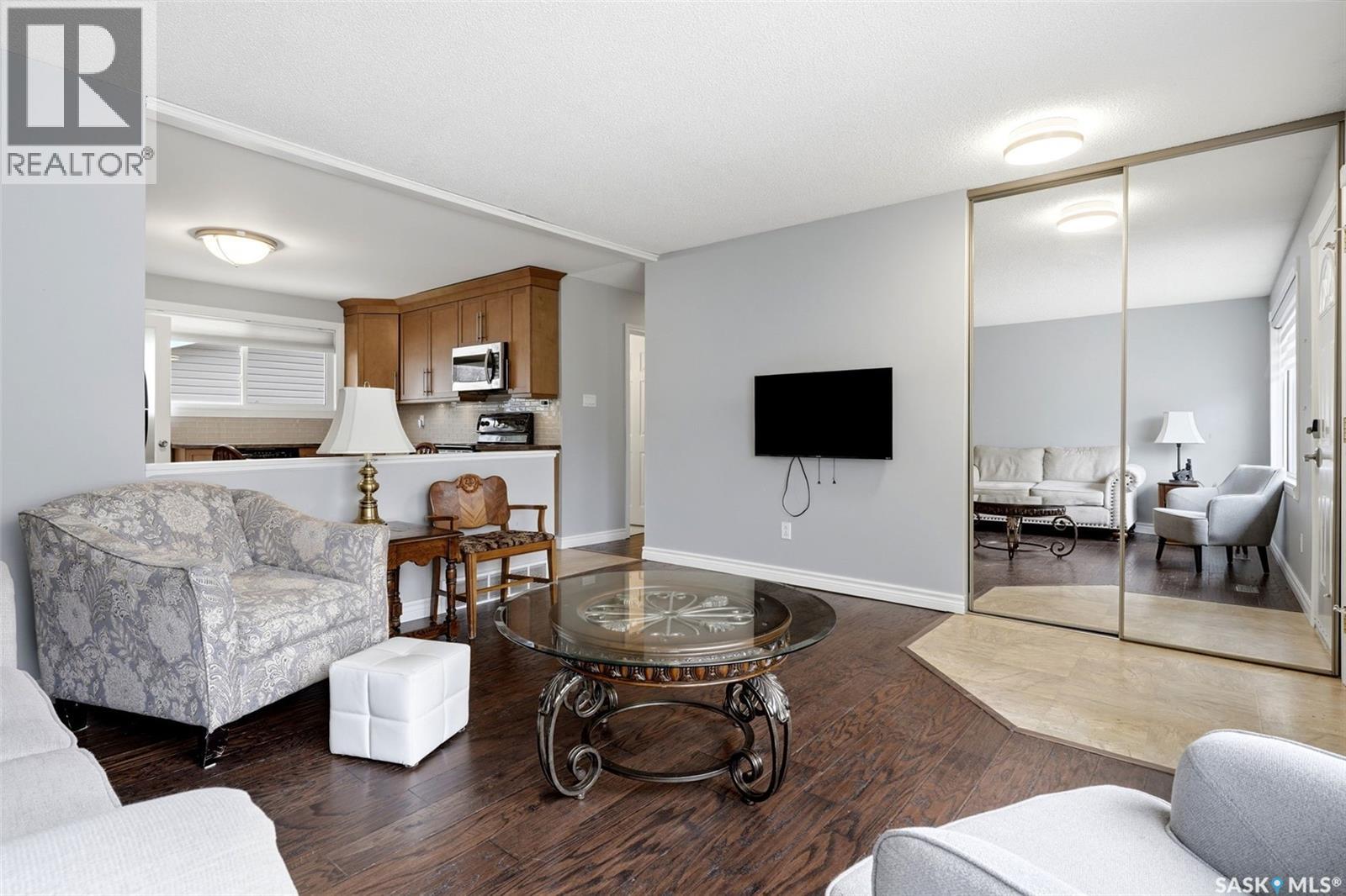 747 Sneddon Street, Regina, Saskatchewan  S4T 6H3 - Photo 7 - SK051132
