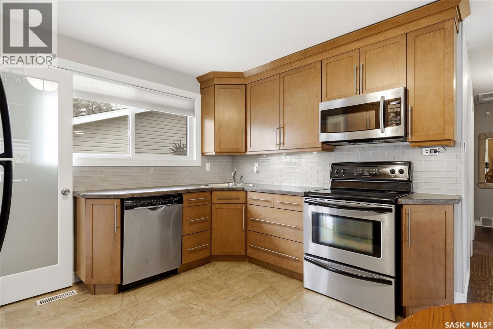 747 Sneddon Street, Regina, Saskatchewan  S4T 6H3 - Photo 8 - SK051132
