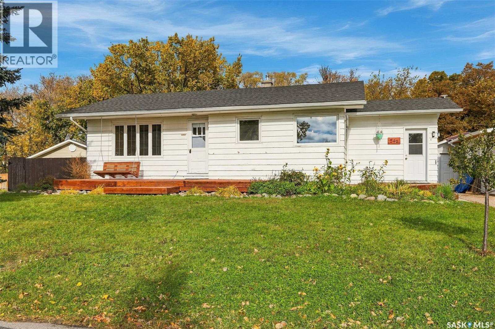 546 Elm Crescent, Caronport, Saskatchewan  S0H 0S0 - Photo 2 - SK051038