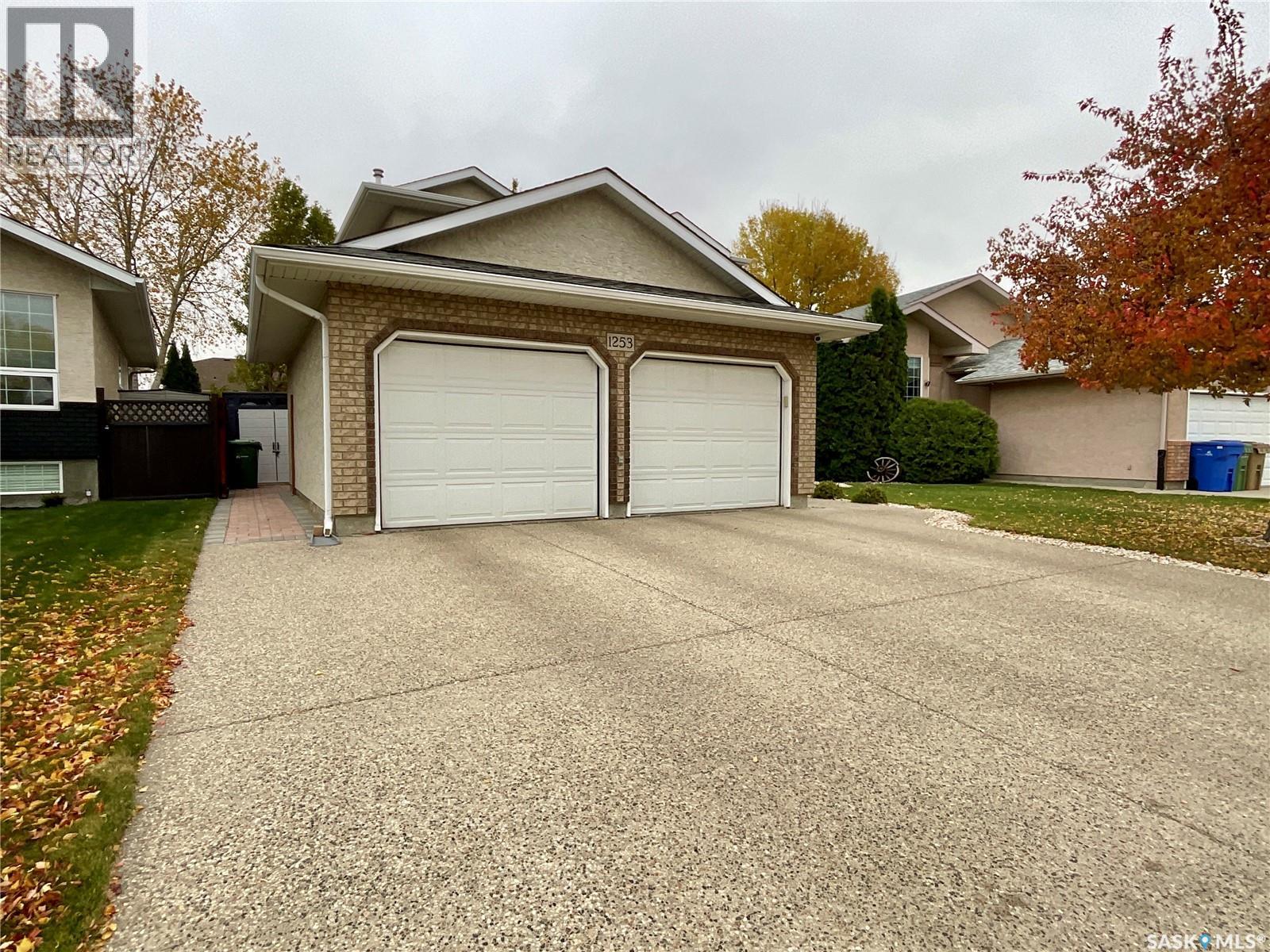 1253 Degelman Drive, Regina, Saskatchewan  S4N 7N4 - Photo 51 - SK051000