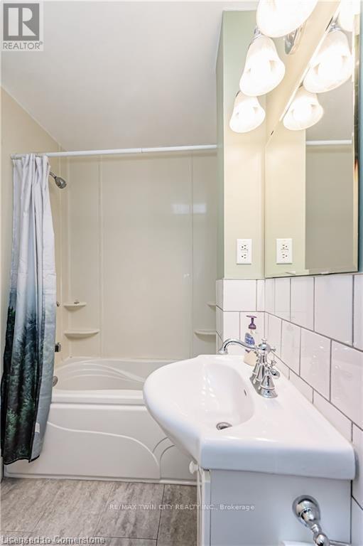 15 Greenbrook Drive, Kitchener, Ontario  N2M 4J5 - Photo 9 - X14081664