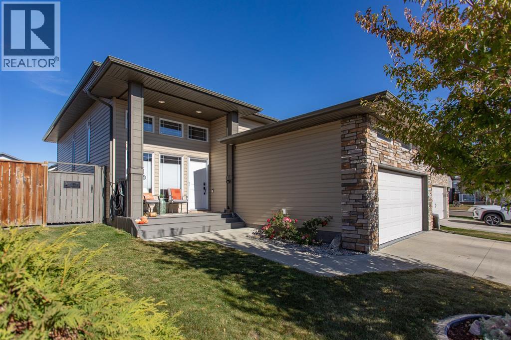 32 Tanner Street, Red Deer, Alberta  T4P 0S7 - Photo 2 - A2350416