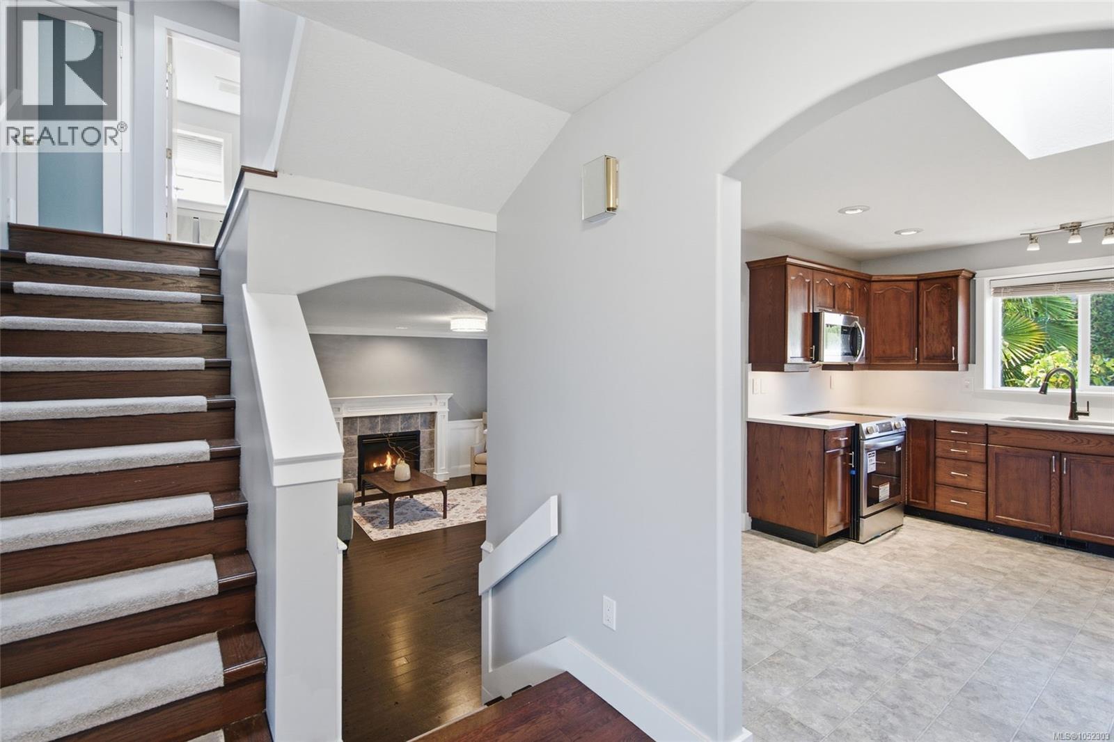 5999 Cathedral Cres