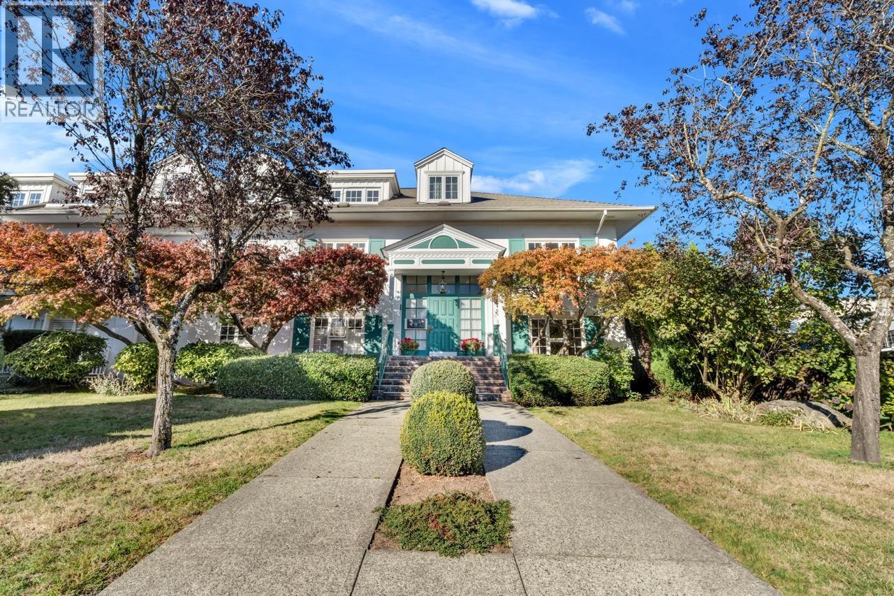 304 120 W 17th Street, North Vancouver, British Columbia  V7M 1V4 - Photo 2 - R3175631