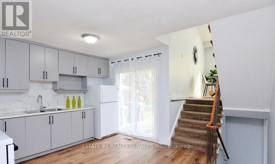 33 Camberley Crescent, Brampton, Ontario  L6V 3L3 - Photo 6 - W14081808