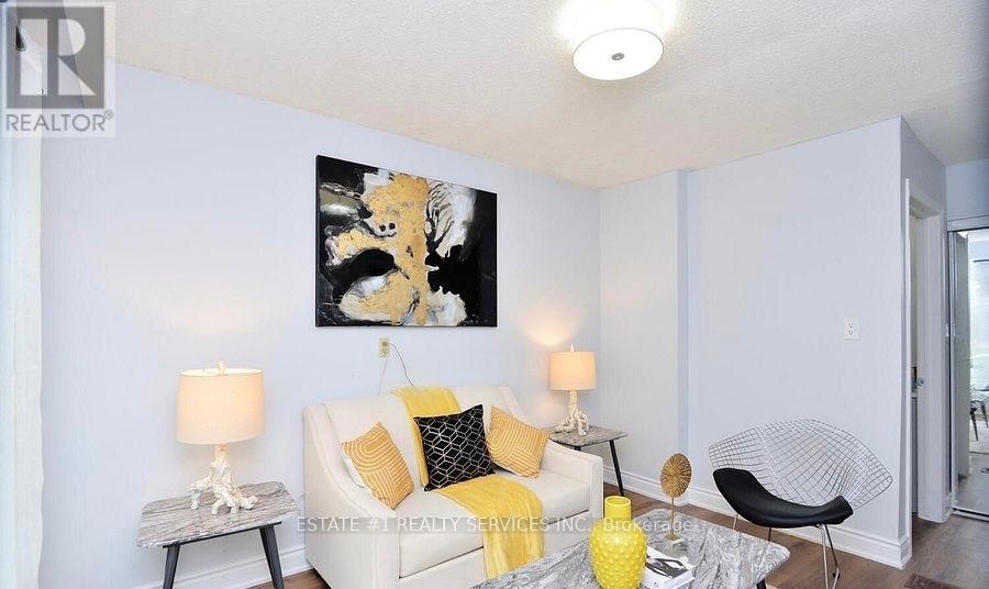 33 Camberley Crescent, Brampton, Ontario  L6V 3L3 - Photo 5 - W14081808