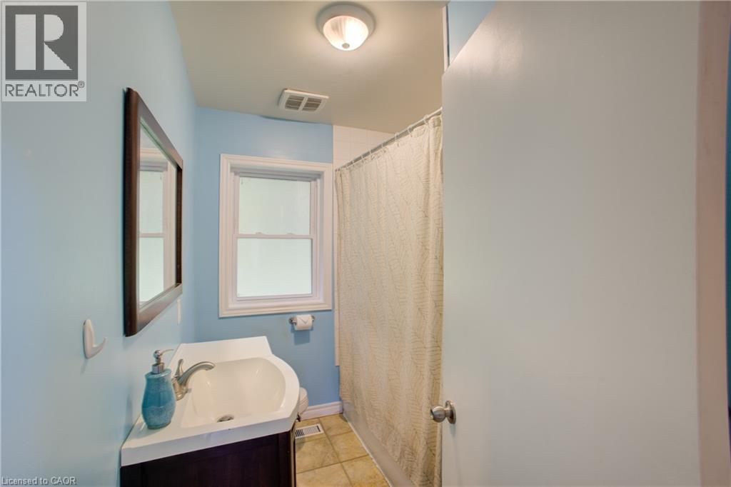 15 Dumbarton Street, Guelph, Ontario  N1E 3T4 - Photo 18 - 40870987