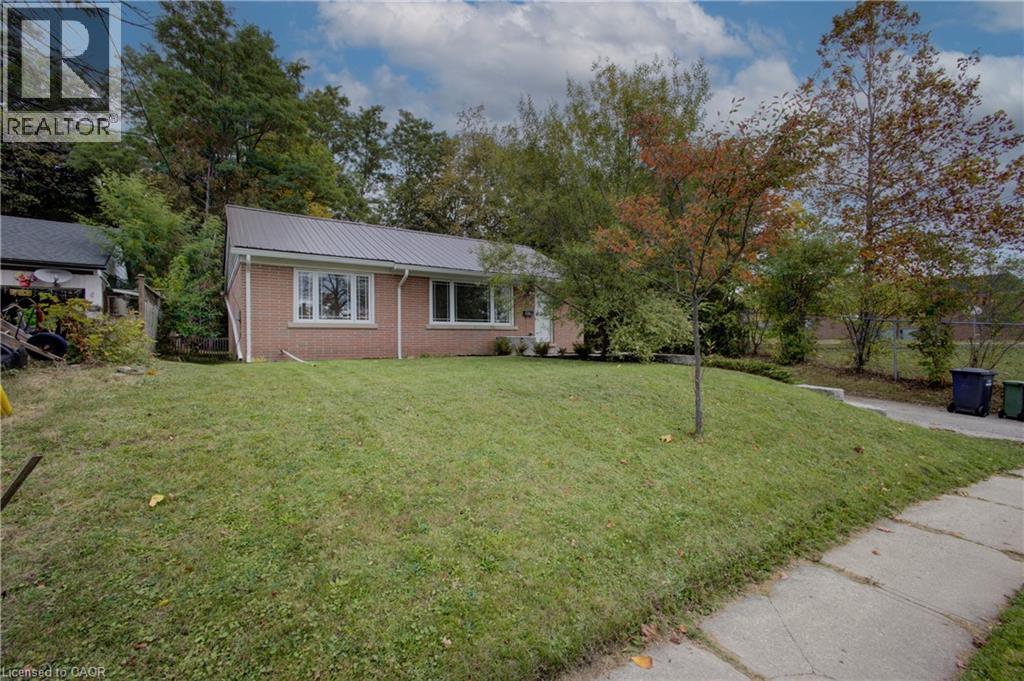 15 Dumbarton Street, Guelph, Ontario  N1E 3T4 - Photo 3 - 40870987