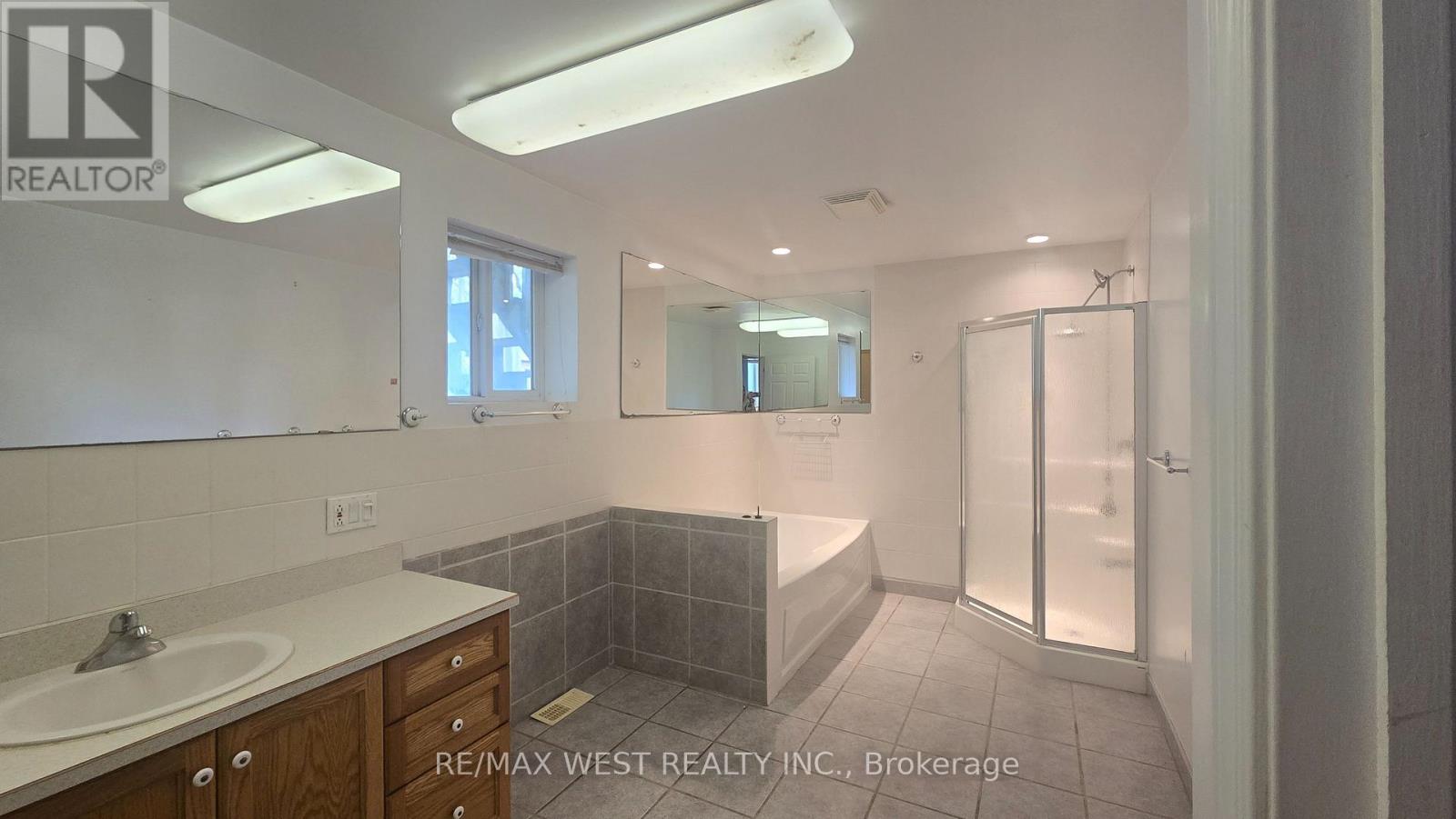 5427 Yonge Street, Innisfil, Ontario  L0L 1R0 - Photo 6 - N13885266