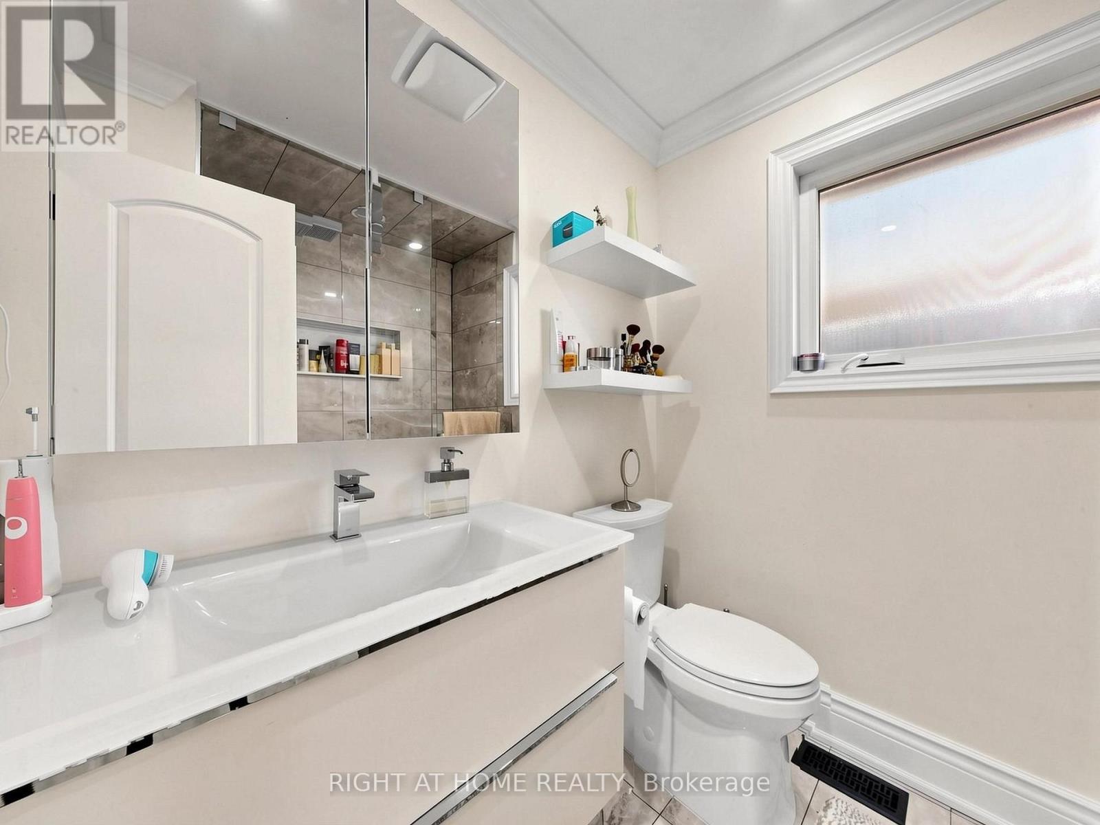 497 Northcliffe Boulevard, Toronto, Ontario  M6E 3L4 - Photo 18 - C14081940