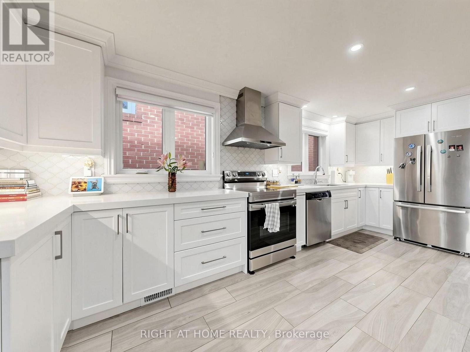 497 Northcliffe Boulevard, Toronto, Ontario  M6E 3L4 - Photo 6 - C14081940