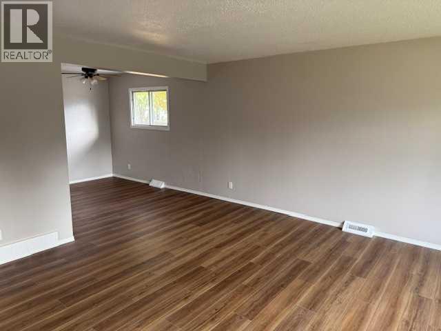 8 Mcleod Drive, Whitecourt, Alberta  T7S 1H3 - Photo 4 - A2352138