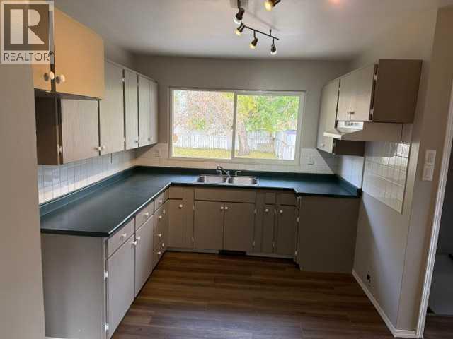 8 Mcleod Drive, Whitecourt, Alberta  T7S 1H3 - Photo 8 - A2352138