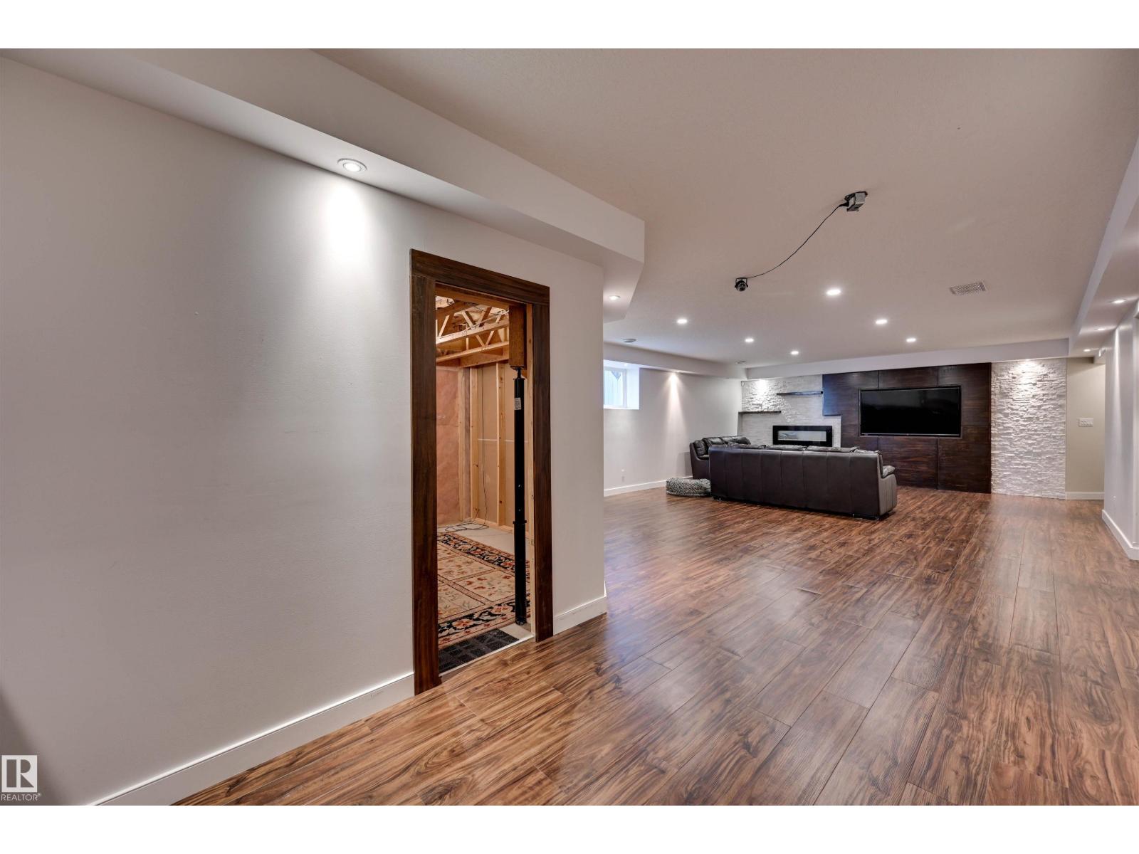 2327 FREZENBERG AV NW