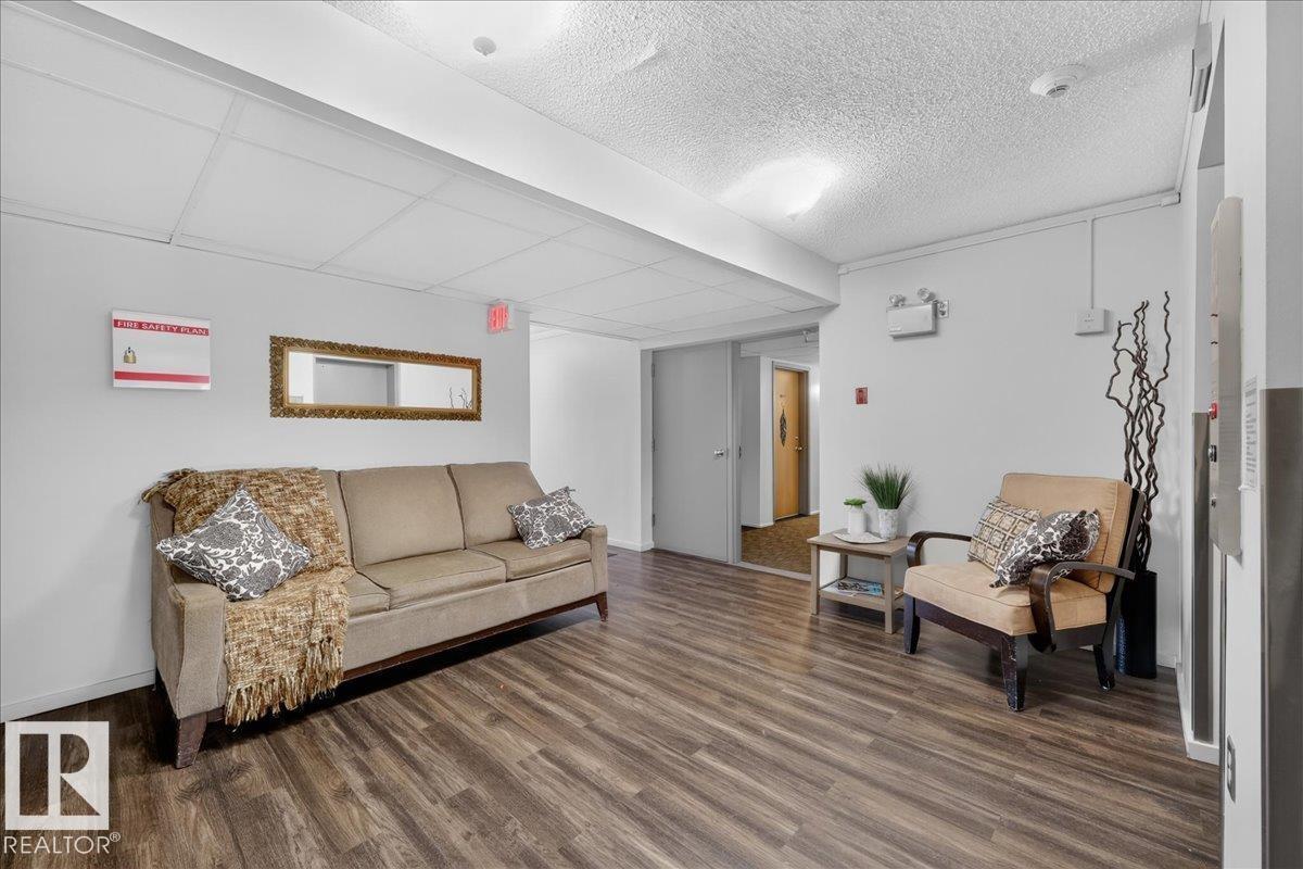 #206 10838 108 ST NW