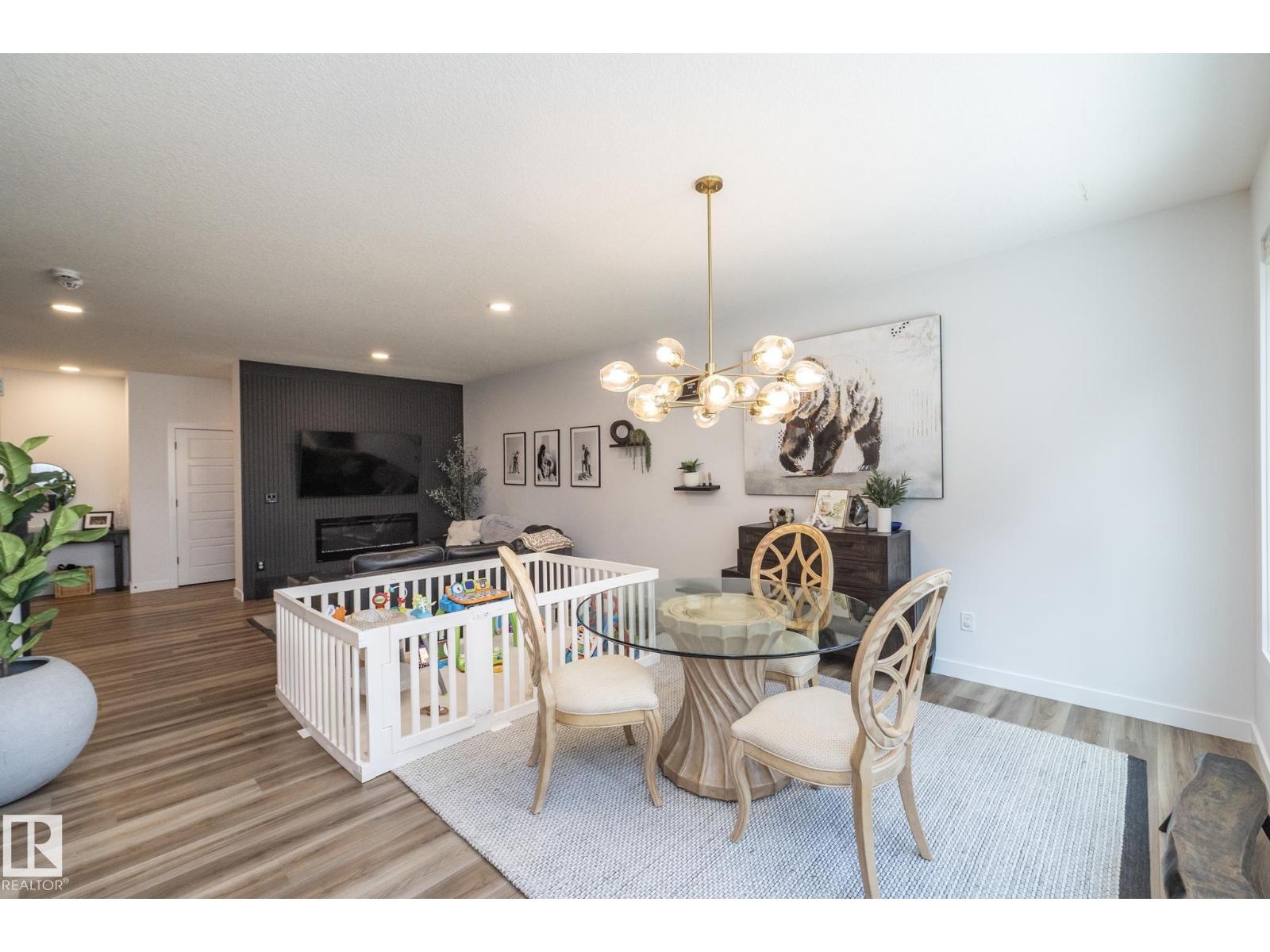 54 KINGSBURY CI