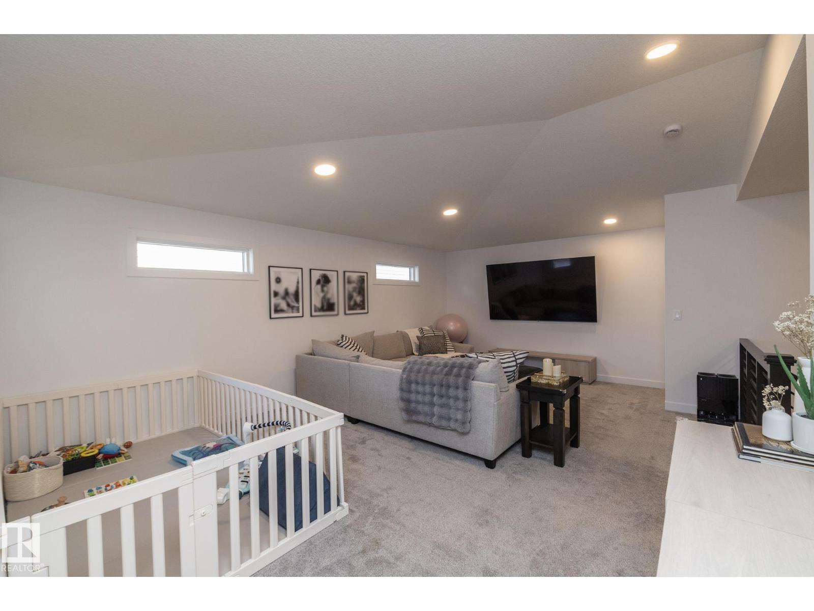 54 KINGSBURY CI