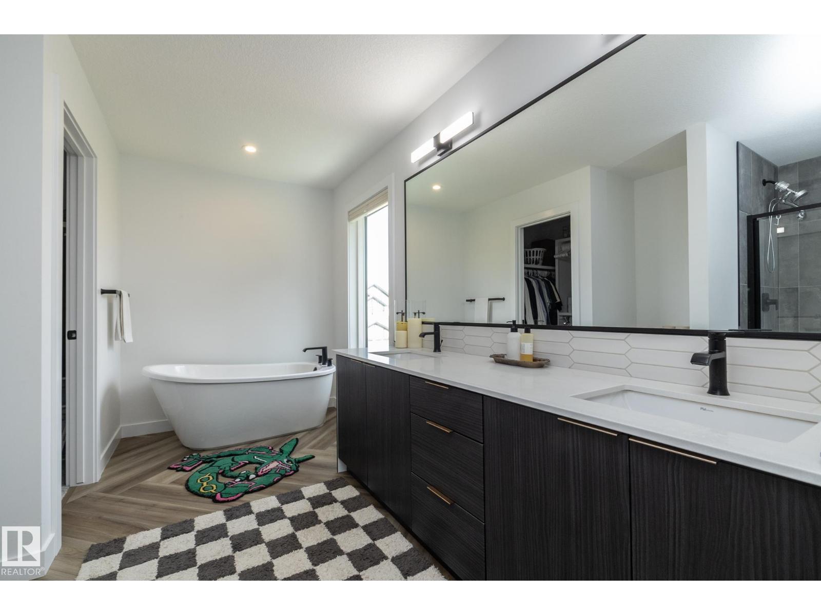 54 KINGSBURY CI