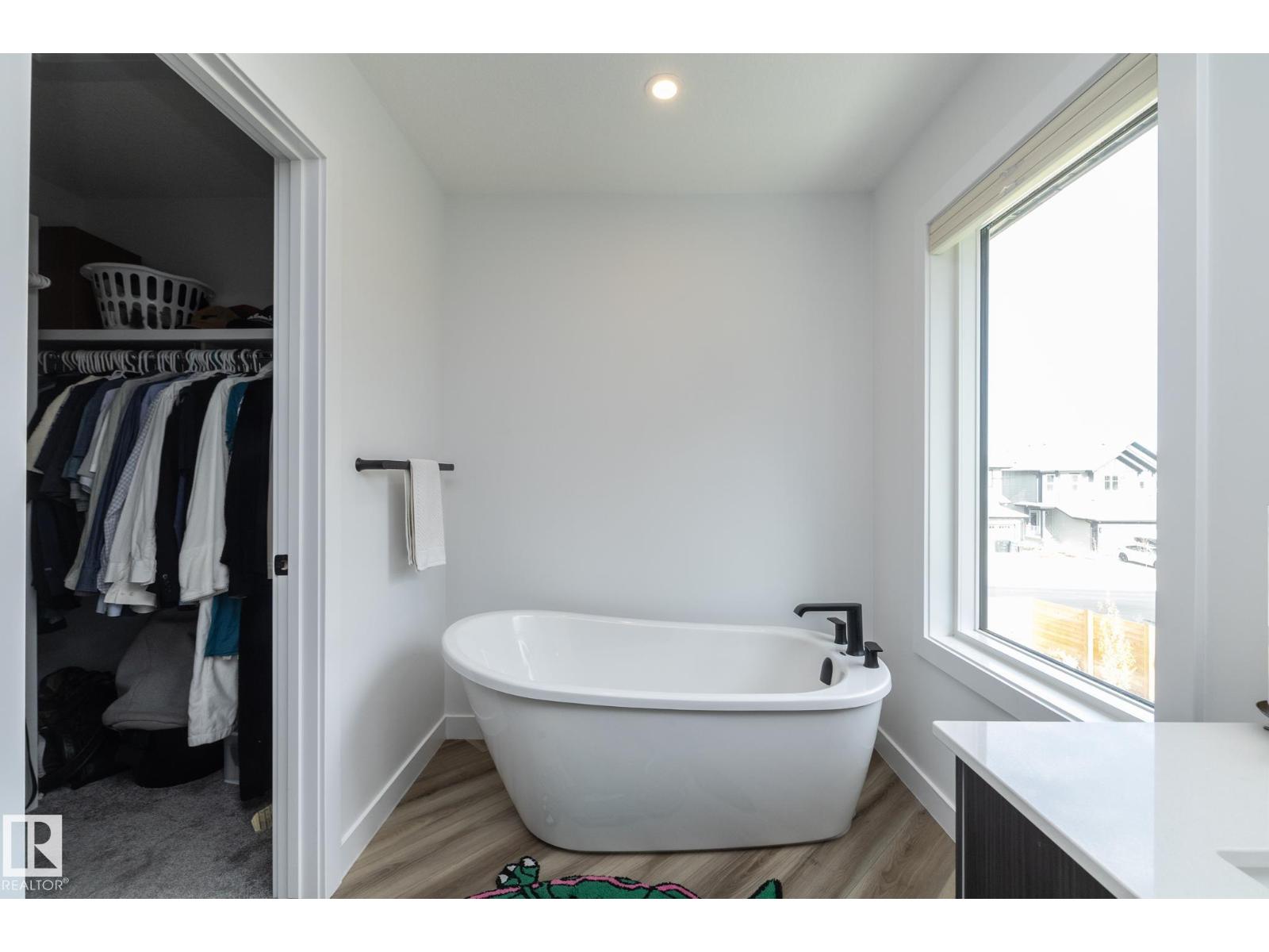 54 KINGSBURY CI