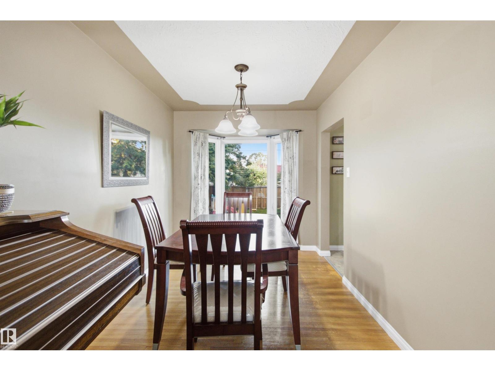 15933 95 AV NW