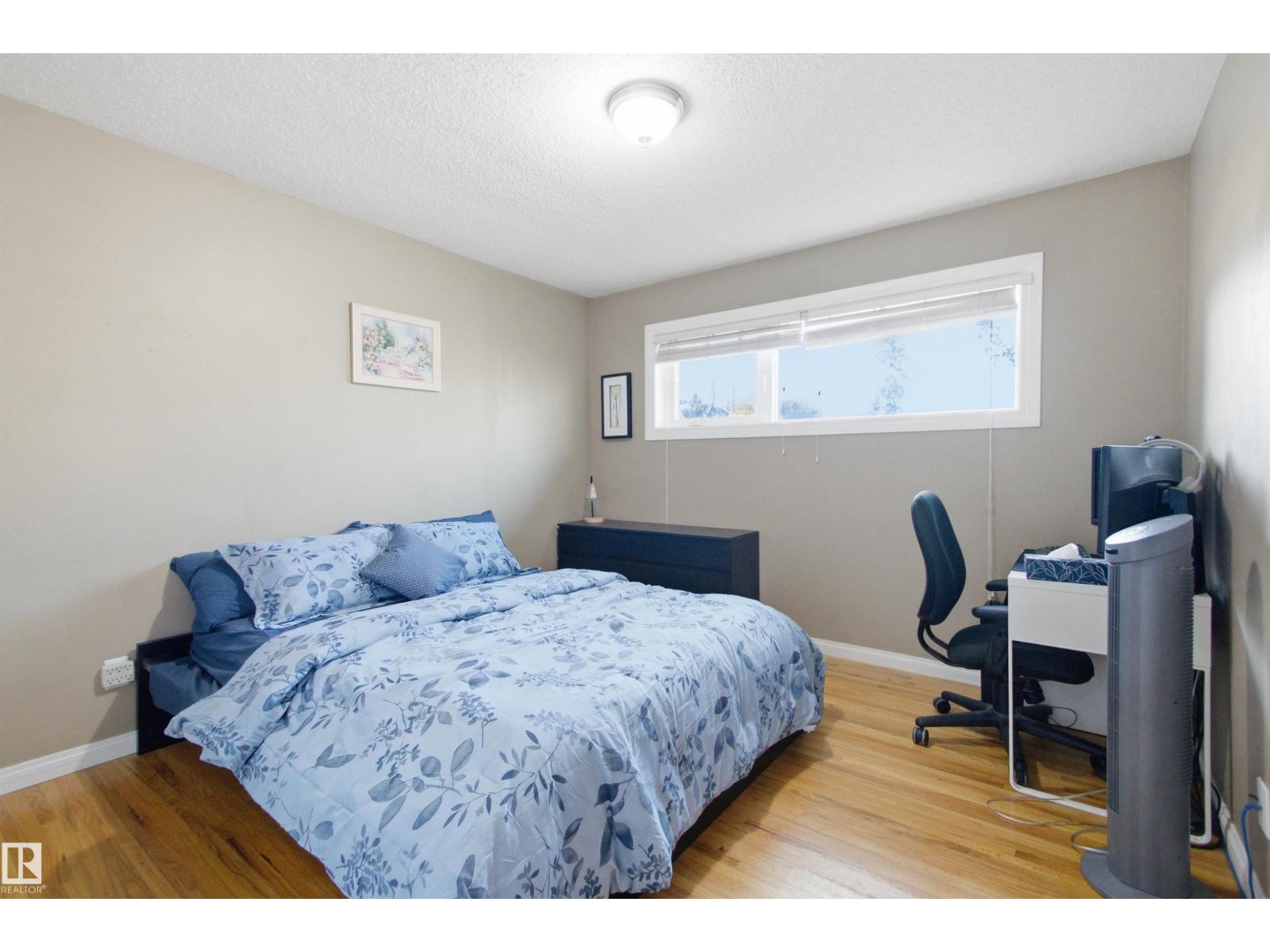 15933 95 AV NW