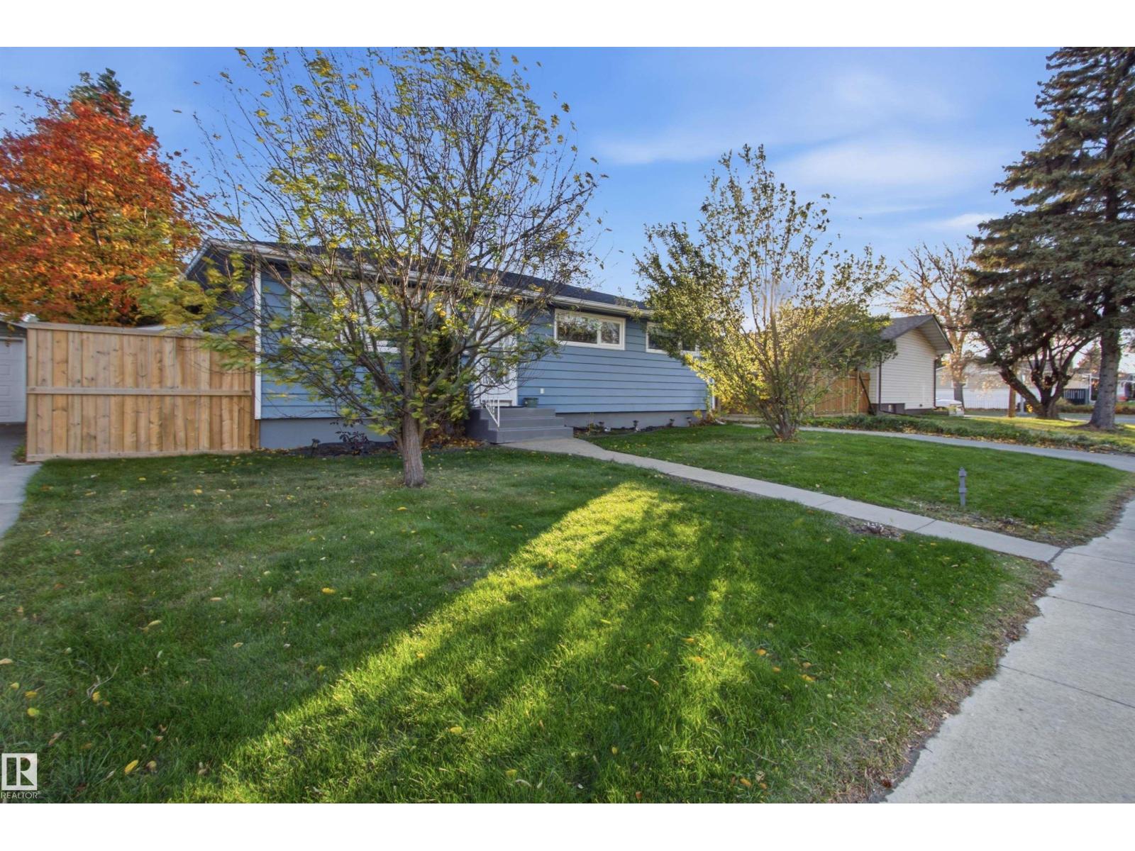 15933 95 AV NW