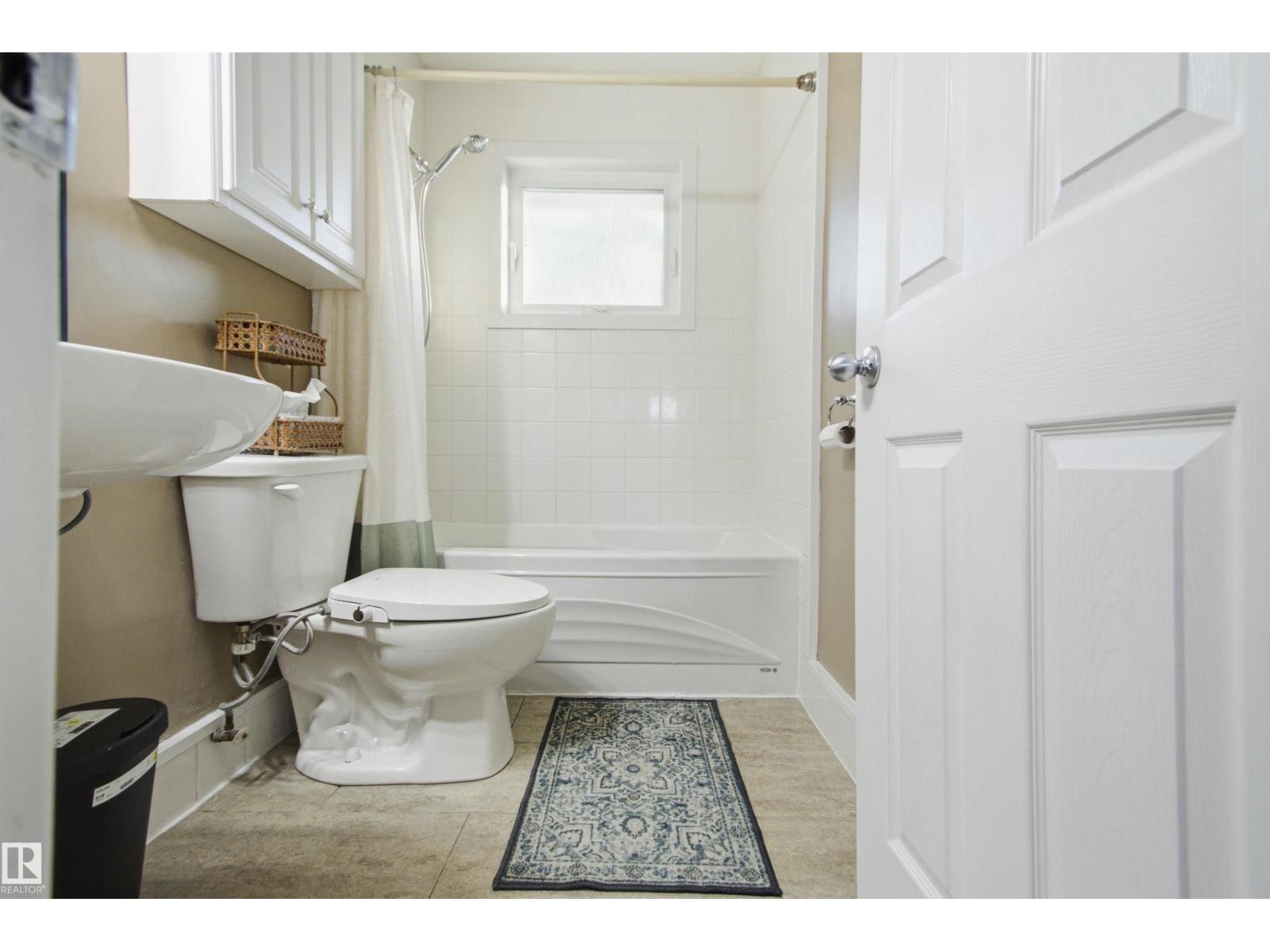 15933 95 AV NW