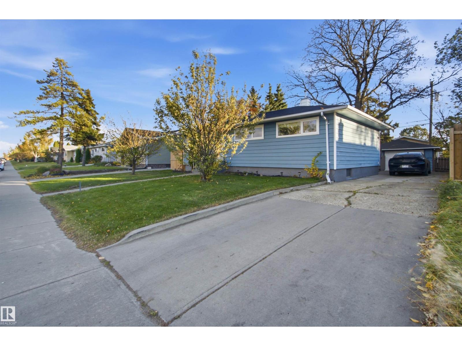 15933 95 AV NW