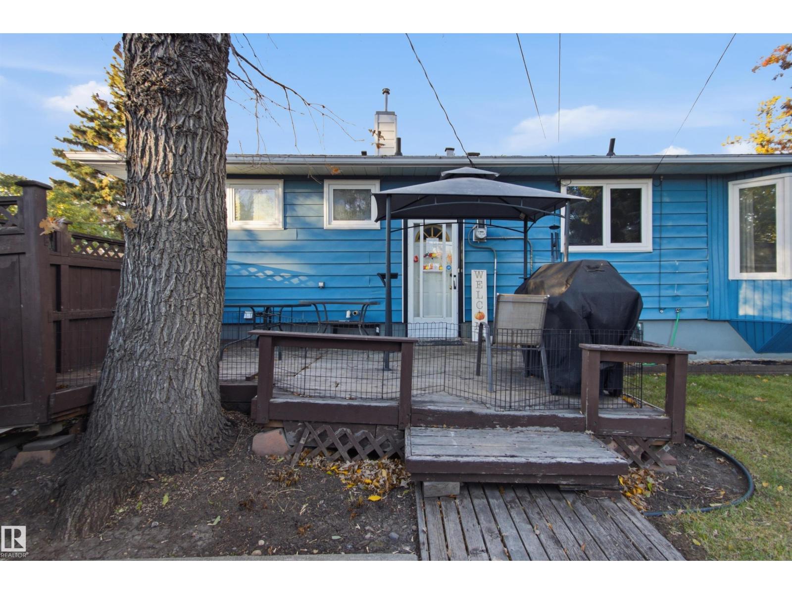 15933 95 AV NW