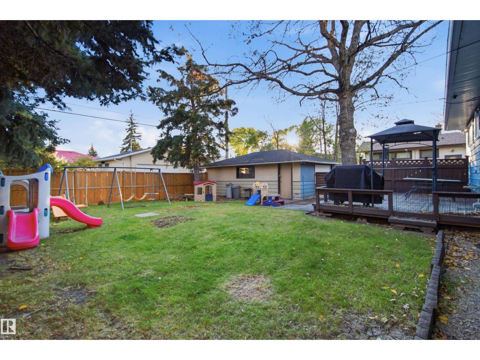 15933 95 AV NW