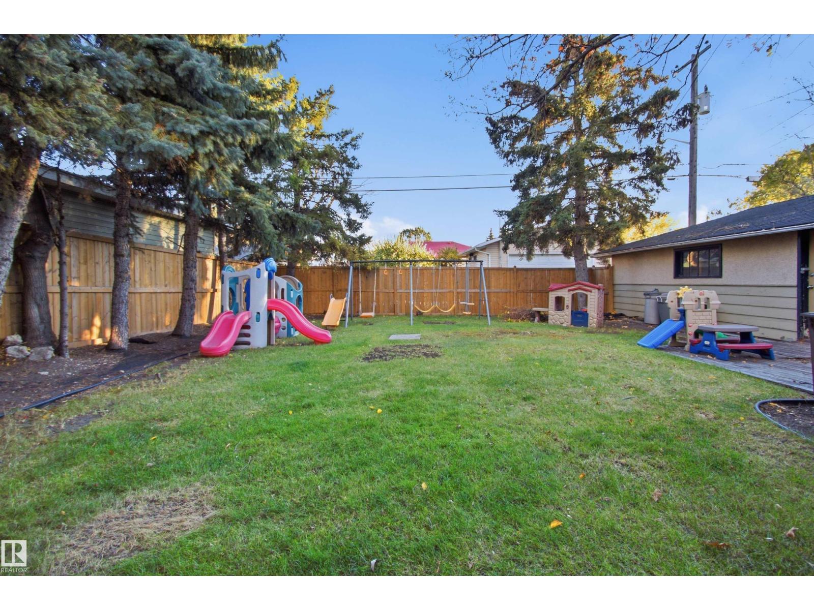 15933 95 AV NW