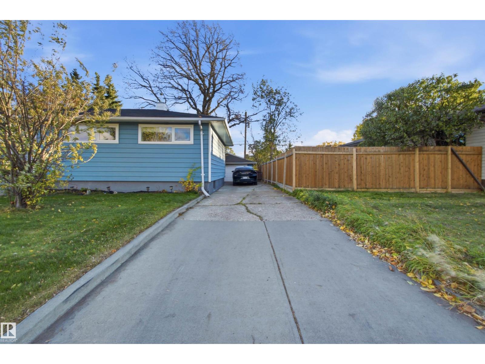 15933 95 AV NW