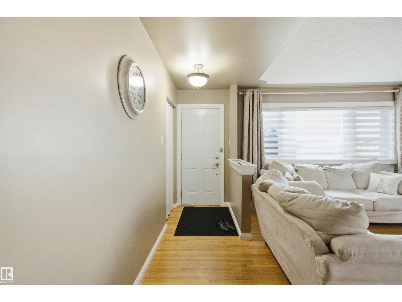 15933 95 AV NW