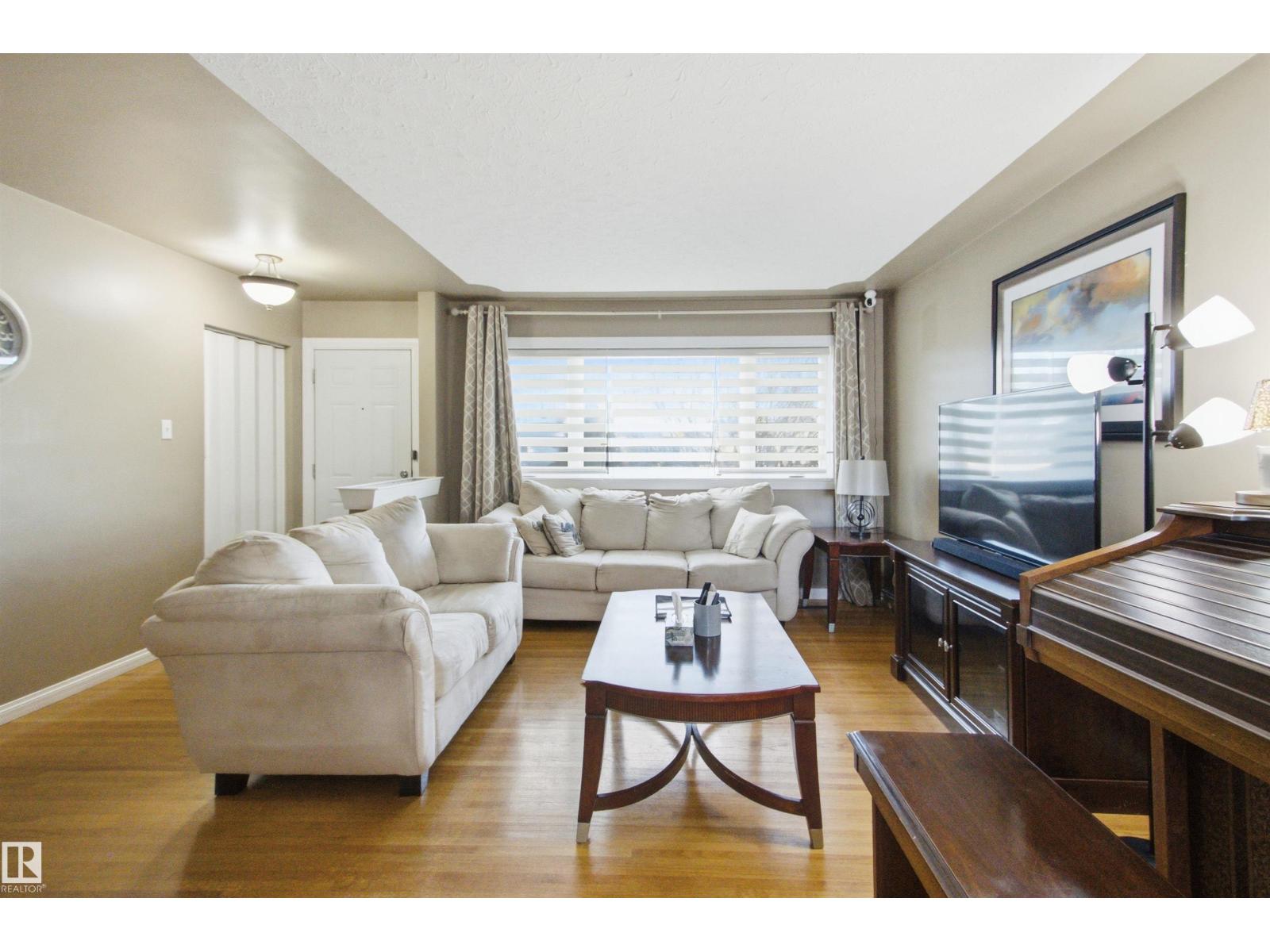 15933 95 AV NW
