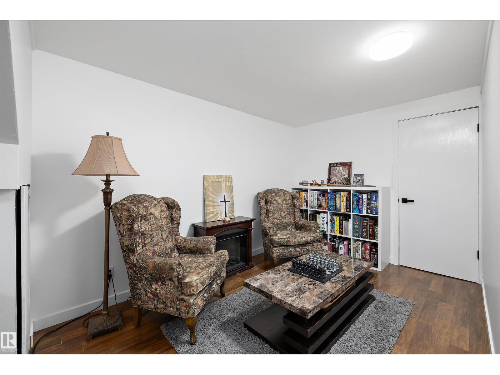 14207 23 ST NW