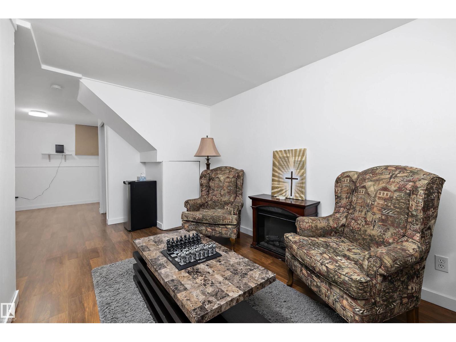 14207 23 ST NW
