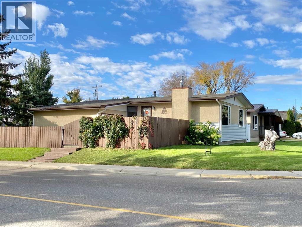 3 Lake Bevan Drive E