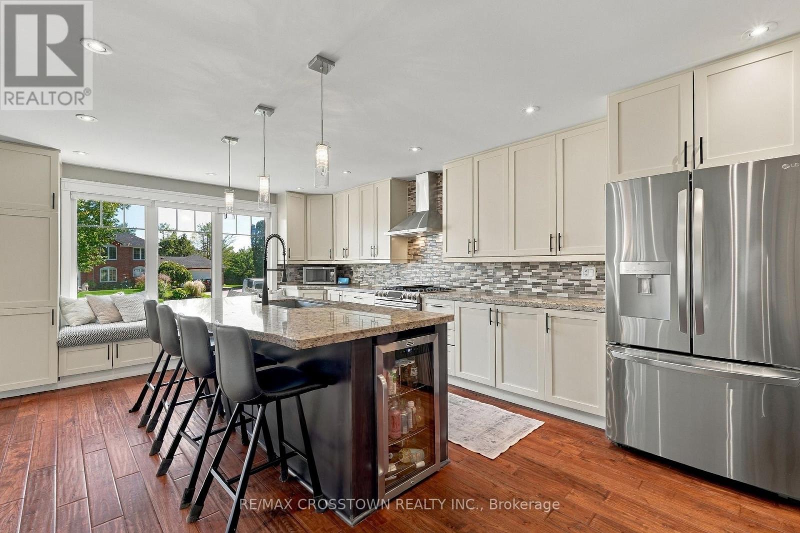 20 Idlewood Drive, Springwater, Ontario  L9X 0P6 - Photo 6 - S14082060
